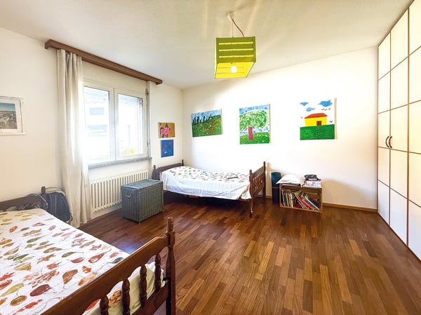 Grande casa con giardino, garages e posteggio. Soleggiata e tranquilla 16