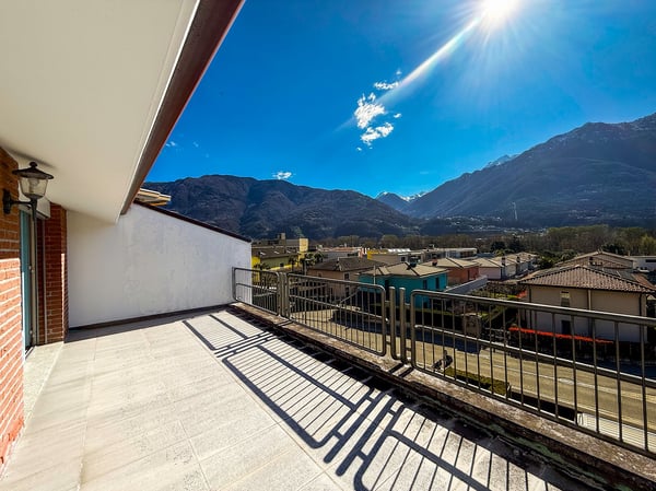 Grande casa con giardino, garages e posteggio. Soleggiata e tranquilla 20