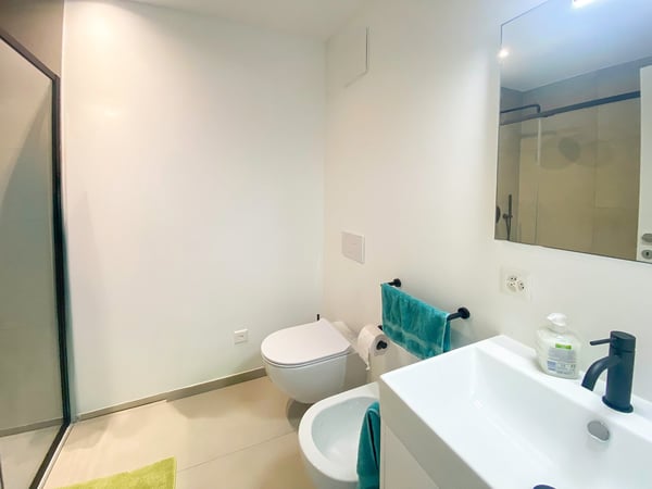 Moderno monolocale con balcone in posizione strategica a Locarno 9