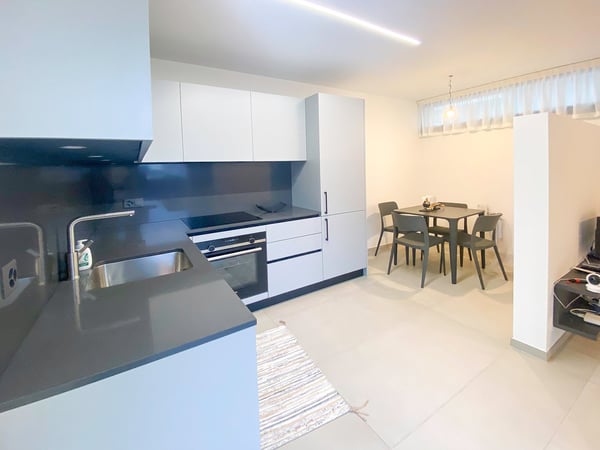 Moderno monolocale con balcone in posizione strategica a Locarno 7