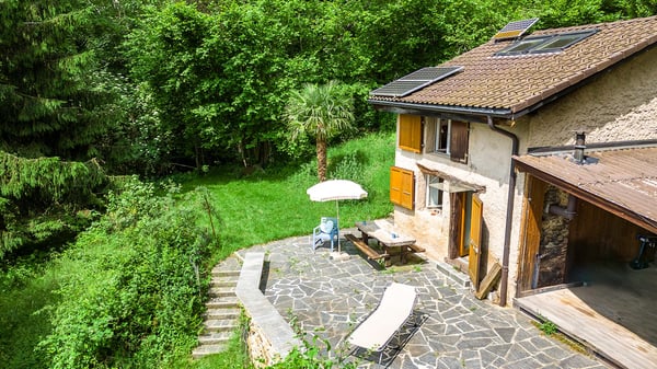 Charmante Rustico befindet sich in Scareglia, im Val Colla. Lugano 1