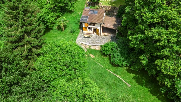 Charmante Rustico befindet sich in Scareglia, im Val Colla. Lugano 5