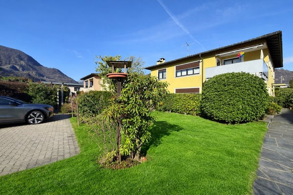 Haus mit zwei Wohnungen und schönem Garten 1