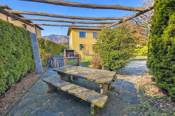 Haus mit zwei Wohnungen und schönem Garten 26