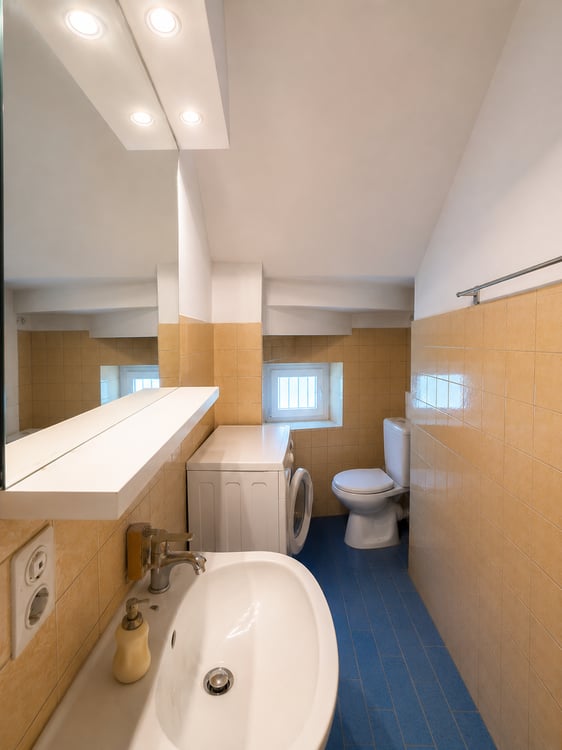 Grande Casa Bifamiliare di 9 locali da rinnovare, con terreno edificabile 12