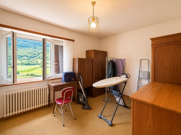 Grande Casa Bifamiliare di 9 locali da rinnovare, con terreno edificabile 14