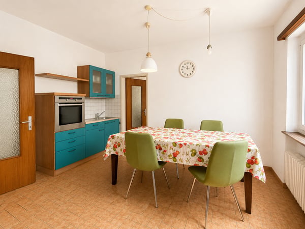 Grande Casa Bifamiliare di 9 locali da rinnovare, con terreno edificabile 7