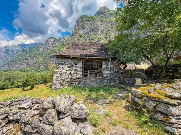 Rustico da ristrutturare con terreno 8