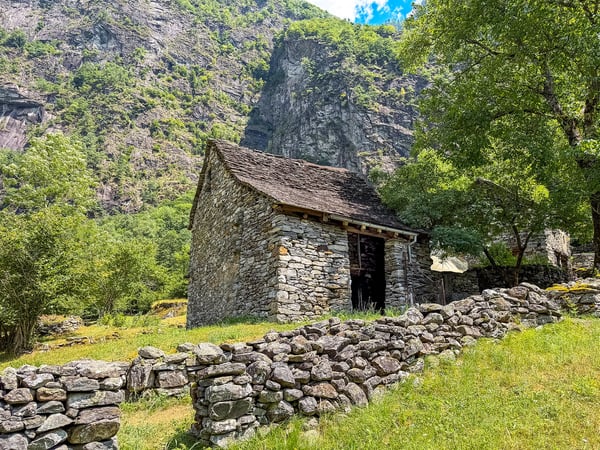 Rustico da ristrutturare con terreno 9