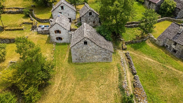 Rustico da ristrutturare con terreno 10