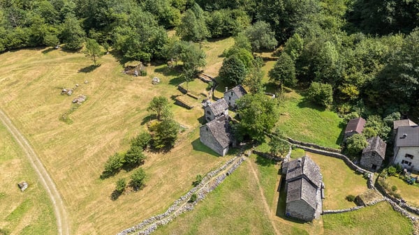 Rustico da ristrutturare con terreno 12