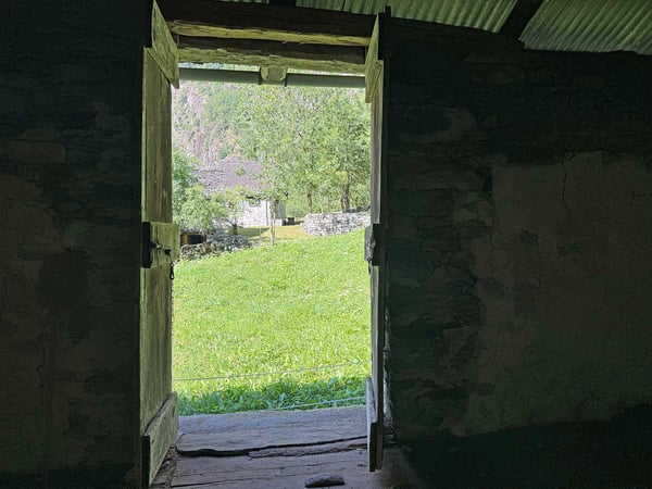 2 Rustici mit Land zum Renovieren 12