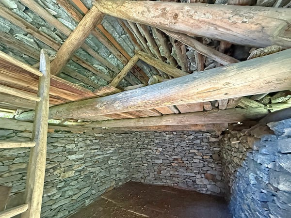 2 Rustici mit Land zum Renovieren 7