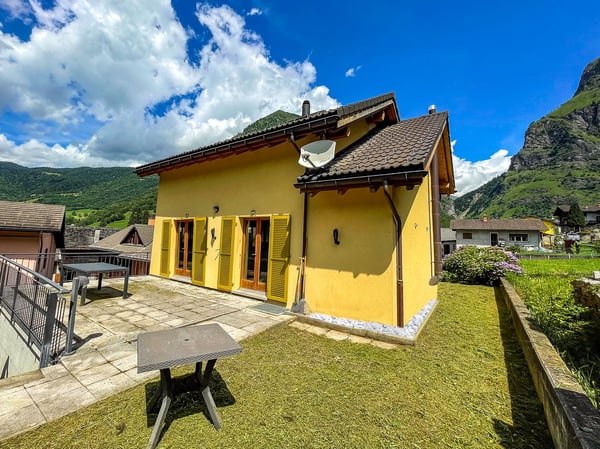 Bleniotal: Einfamilienhaus mit garten und garage 24