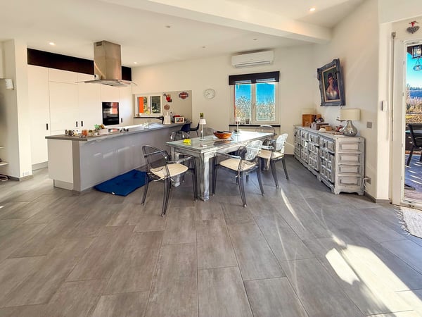 Zweitwohnsitz: 3.5 Zimmer-Wohnung im obersten Stockwerk mit Zugang zur Promenade am Fluss Maggia 7