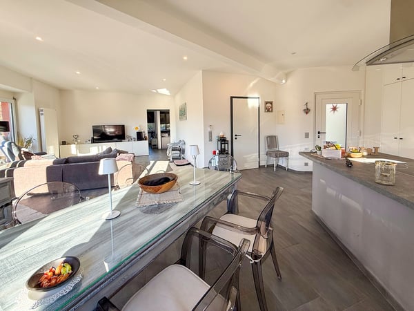 Zweitwohnsitz: 3.5 Zimmer-Wohnung im obersten Stockwerk mit Zugang zur Promenade am Fluss Maggia 9
