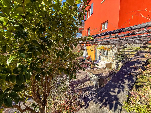 Splendida casa plurifamiliare di 10 locali a Solduno 7