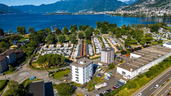 4.5 locali con vista aperta a Tenero - Terrasse und Weitsicht 18