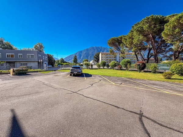 4.5 locali con vista aperta a Tenero - Terrasse und Weitsicht 17