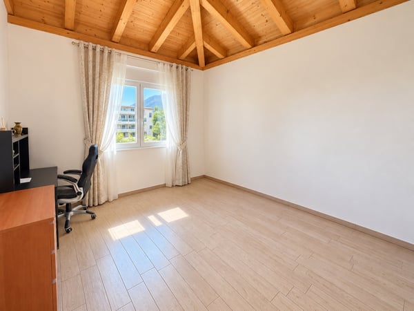 Luminoso appartamento all’ultimo piano con terrazza e 2 parcheggi 10