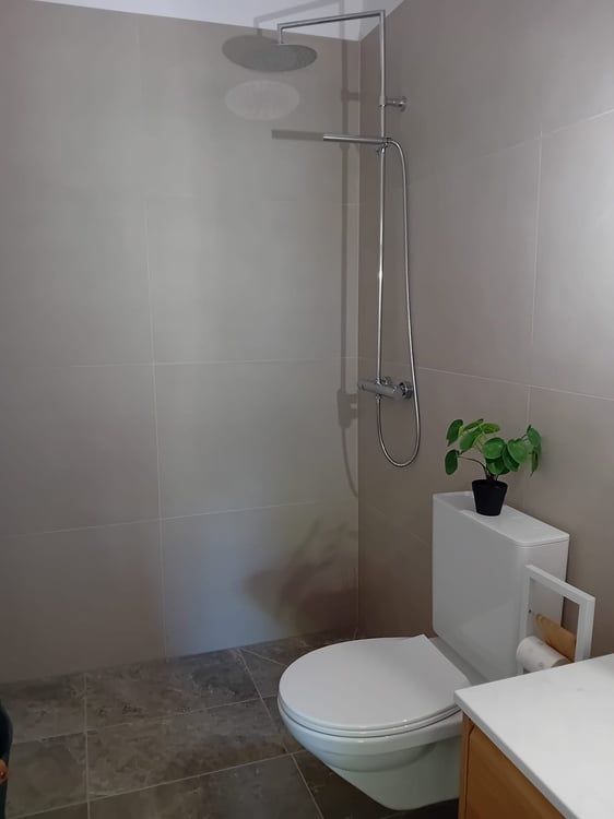 Monolocale ristrutturato con balcone ad Ascona 12