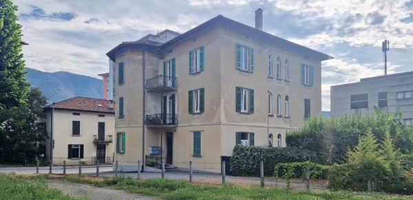 Bel 1.5 in posizione strategica con doppio balcone e due posteggi 3