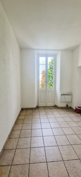 Bel 1.5 in posizione strategica con doppio balcone e due posteggi 12