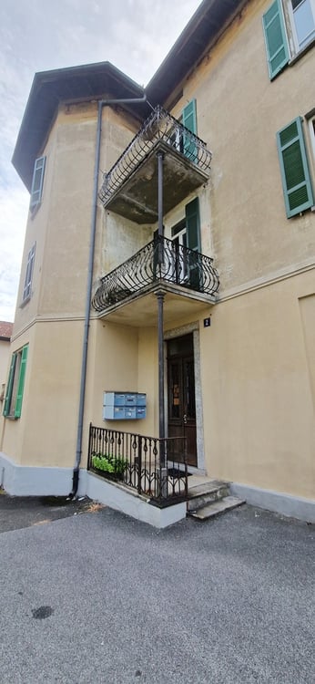 Bel 1.5 in posizione strategica con doppio balcone e due posteggi 5