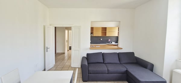 Bel 1.5 in posizione strategica con doppio balcone e due posteggi 7