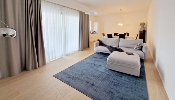 Elegante 1.5 locali in corte meticolosamente ristrutturata a nuovo. 2