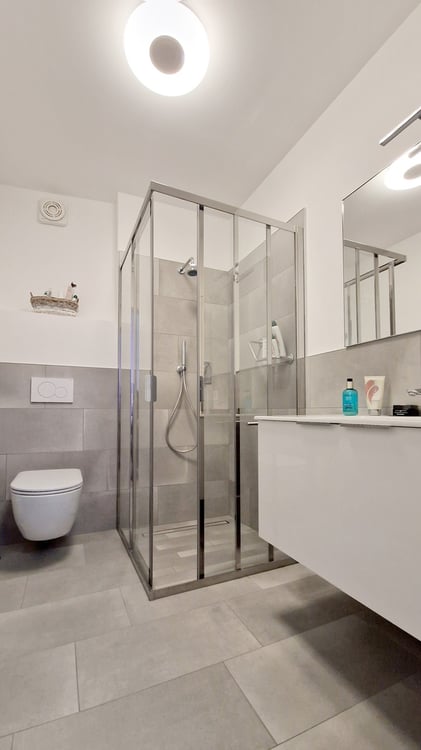 Elegante 1.5 locali in corte meticolosamente ristrutturata a nuovo. 12