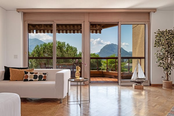 Bellissimo 1.5 con terrazza vista lago, piscina coperta e sauna. 2