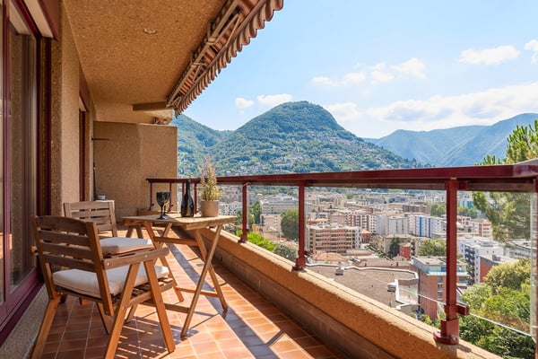 Bellissimo 1.5 con terrazza vista lago, piscina coperta e sauna. 9