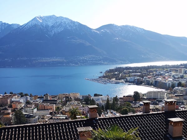 Bella casa 1.5 con giardino, giardino d'inverno e terrazza vista lago. 1