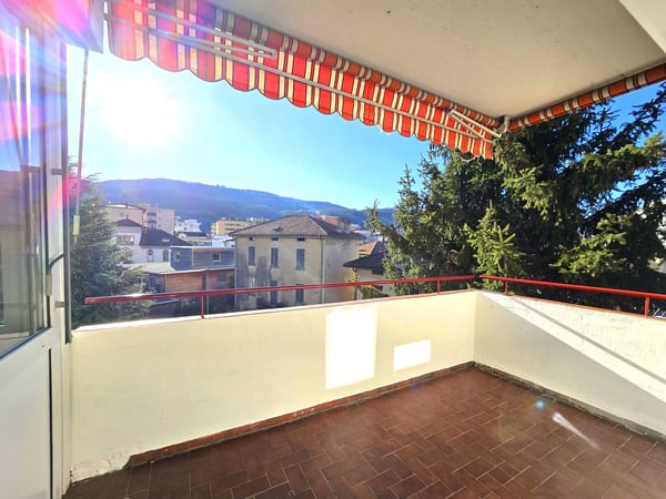 Interessante luminoso 1.5 ristrutturato con terrazza coperta 6