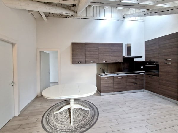 Porzione di residenza affittata con unità abitative e commerciali. 9