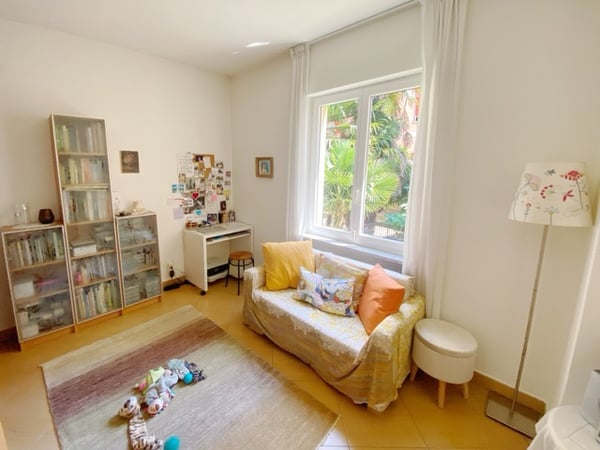 Bella casa trifamiliare con ampio giardino e taverna con camino 11