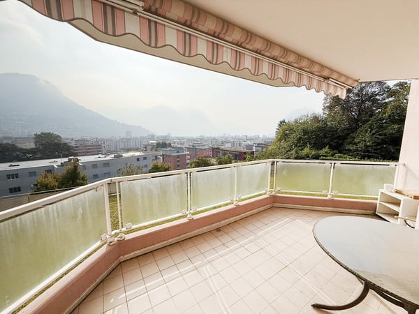 Bellissimo 1.5 ristrutturato con terrazza e vista a Lugano Ronchetto 3