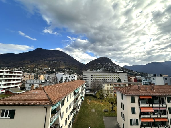 Bellissimo 1.5 locali con balcone coperto e vista aperta sulla città 3
