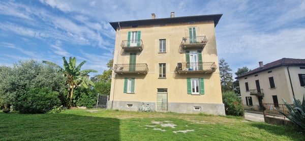 Bel 1.5 in posizione strategica con doppio balcone e due posteggi 4