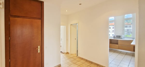 Bel 1.5 in posizione strategica con doppio balcone e due posteggi 9