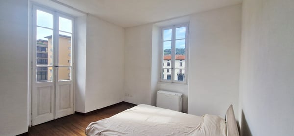 Bel 1.5 in posizione strategica con doppio balcone e due posteggi 10