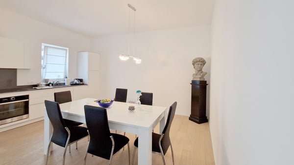 Elegante 1.5 locali in corte meticolosamente ristrutturata a nuovo. 3