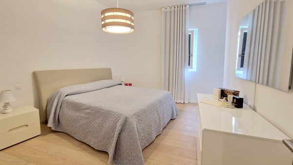 Elegante 1.5 locali in corte meticolosamente ristrutturata a nuovo. 6