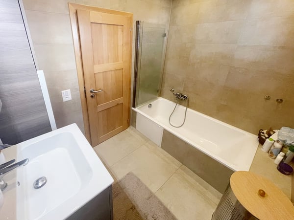 Casa 1.5 completamente ristrutturata con grande giardino e ampio fondo 10