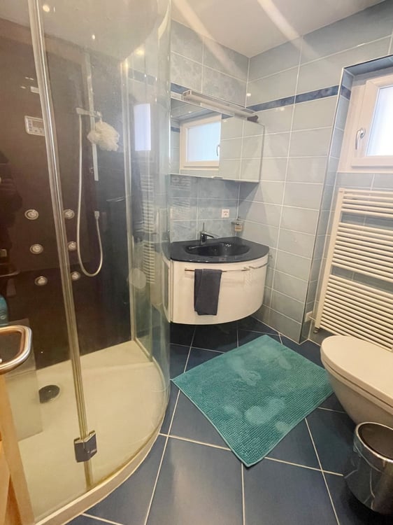 Casa 1.5 completamente ristrutturata con grande giardino e ampio fondo 12