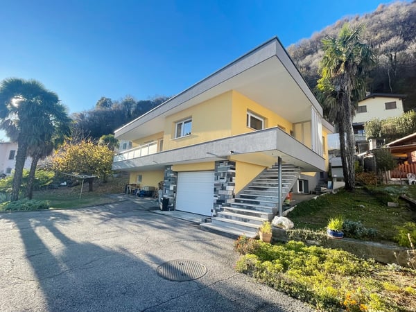 Casa 1.5 completamente ristrutturata con grande giardino e ampio fondo 1