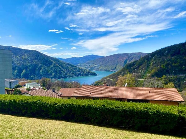 Interessante terreno edificabile con meravigliosa vista lago. 4