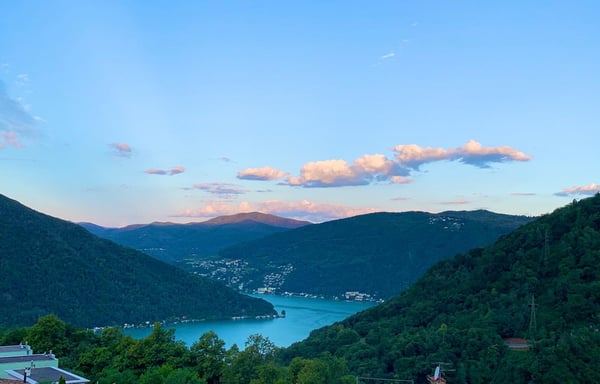 Interessante terreno edificabile con meravigliosa vista lago. 1