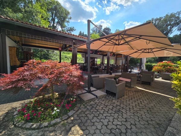 Struttura con ristorante da cento coperti e otto stanze con bagno. 5